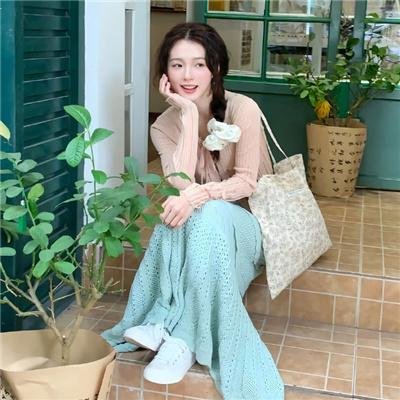 远看是蔚蓝的春天 封面